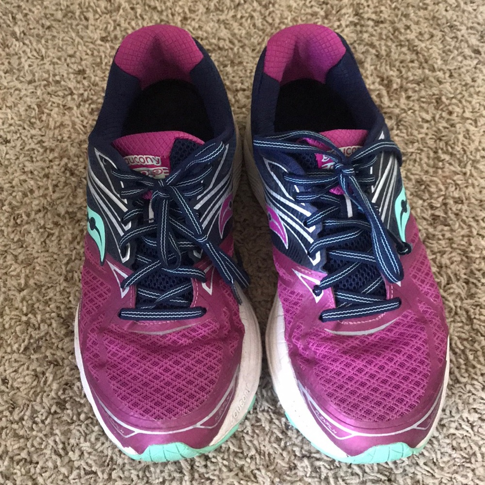 Saucony tennis shoes